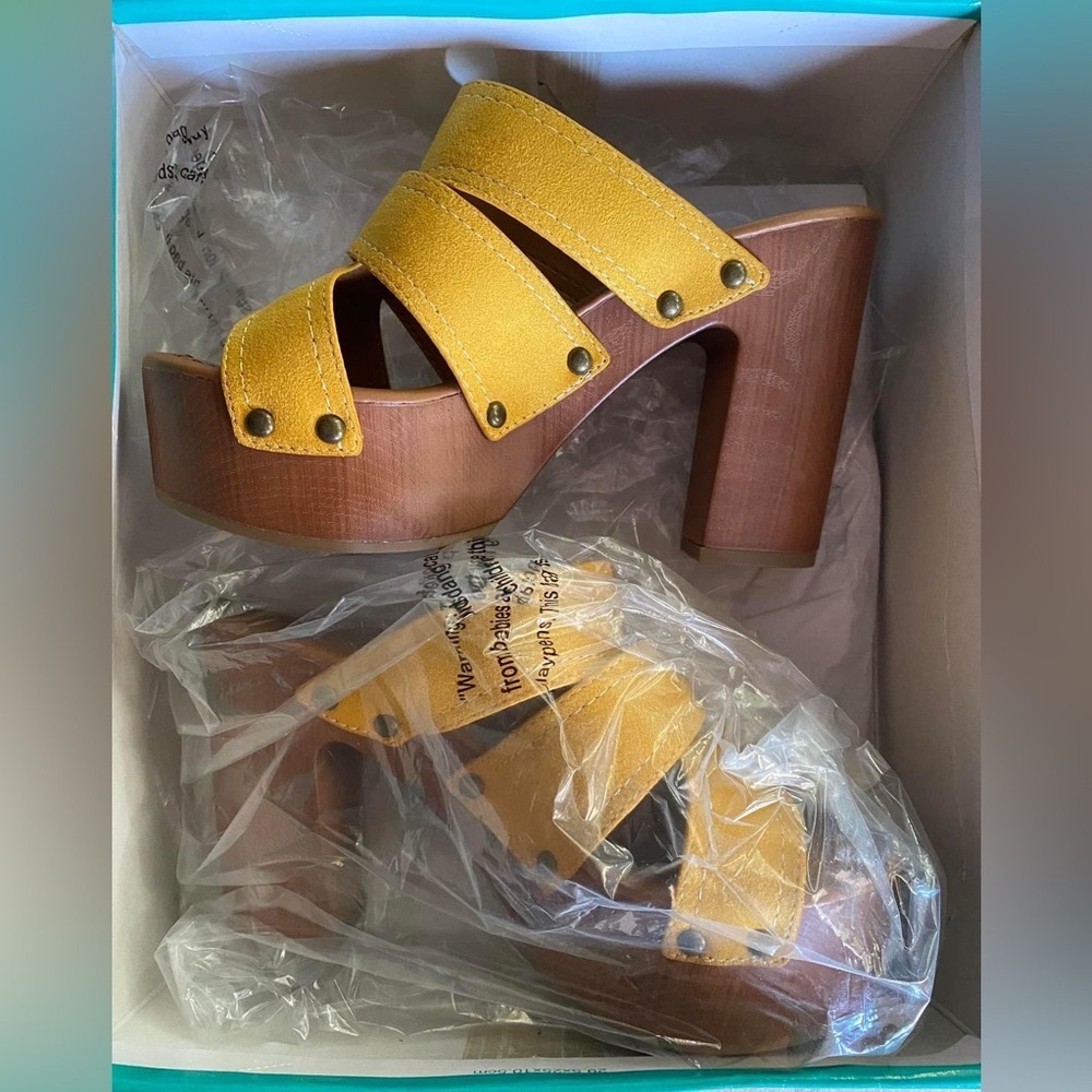 Size 7M Mustard Yellow Chunky Heels. Brand new and never worn.